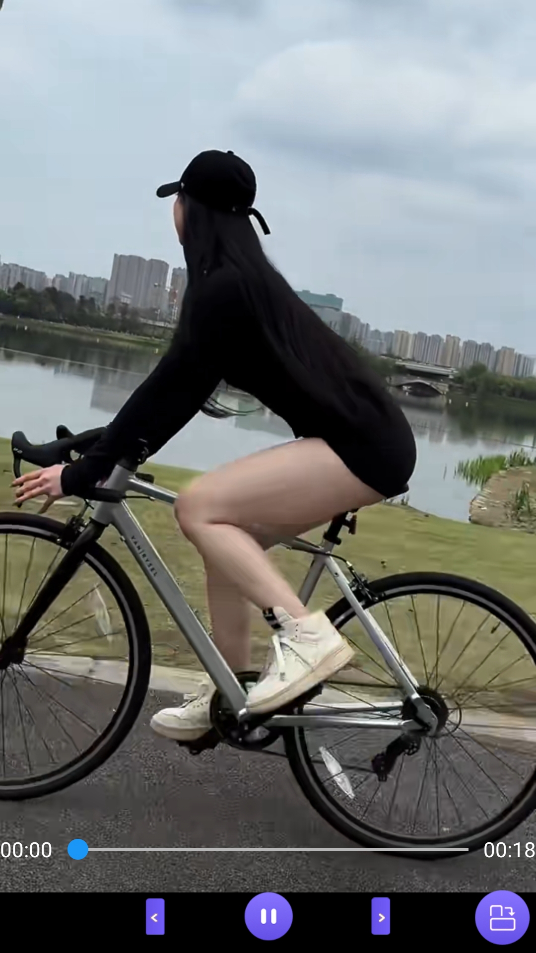 丝袜搭配什么样的平底鞋比较好截图